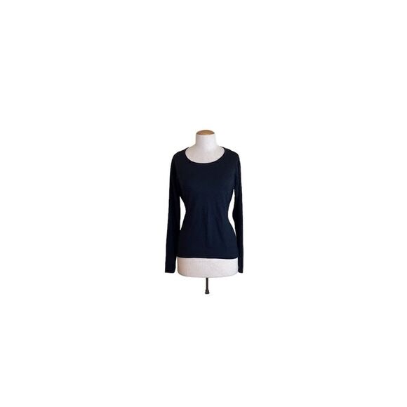 Zuba Athletic wear. Navy blue soft t-shirt/sweater.✔️ out the back! - Picture 7 of 9